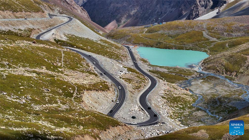 Images impressionnantes de la route Duku au Xinjiang !