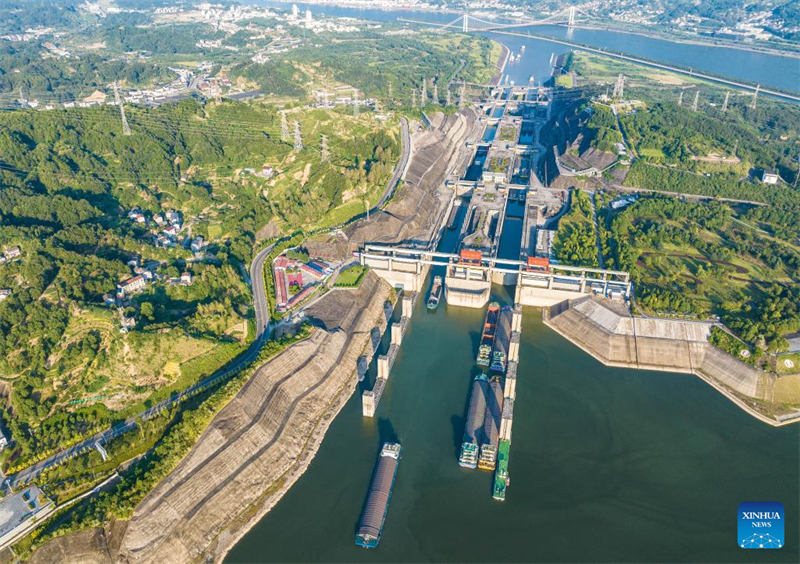 Les écluses du barrage des Trois Gorges enregistrent un débit mensuel record