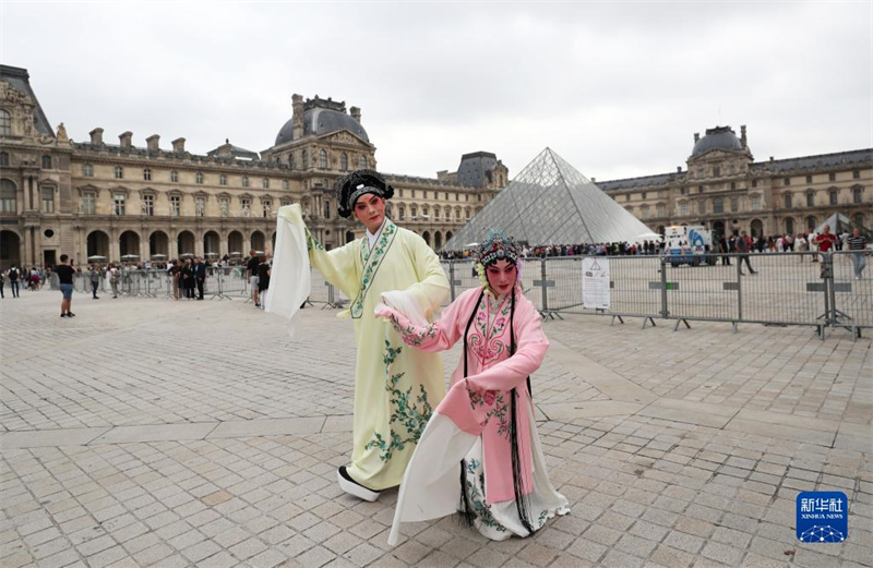 Un incroyable ? flashmob ? de l'opéra kunqu à Paris