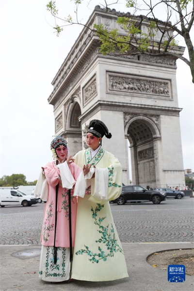 Un incroyable ? flashmob ? de l'opéra kunqu à Paris