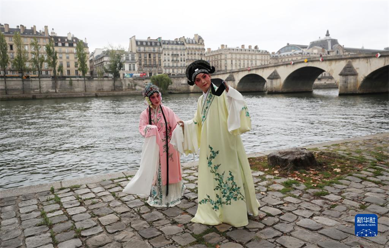 Un incroyable ? flashmob ? de l'opéra kunqu à Paris