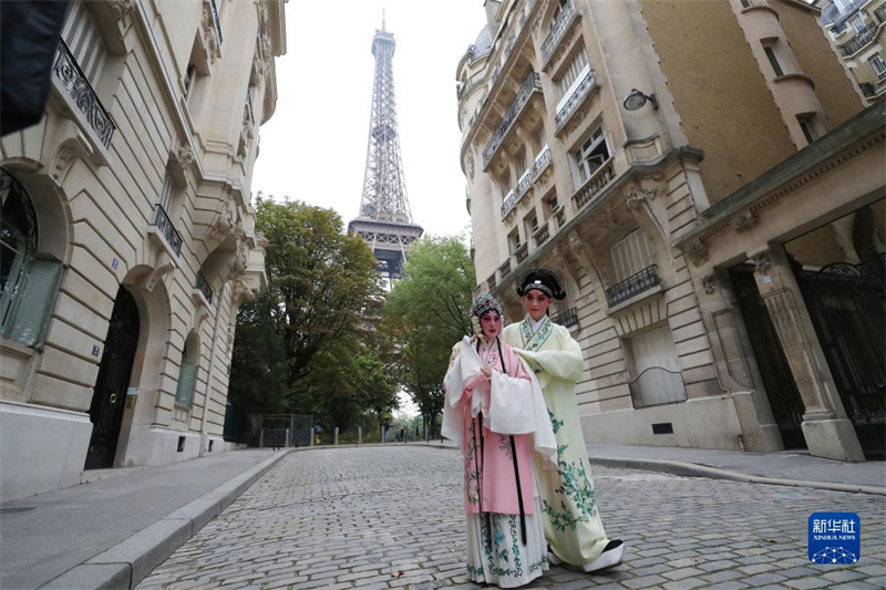 Un incroyable ? flashmob ? de l'opéra kunqu à Paris