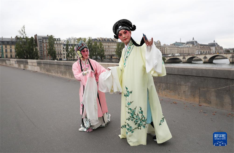 Un incroyable ? flashmob ? de l'opéra kunqu à Paris