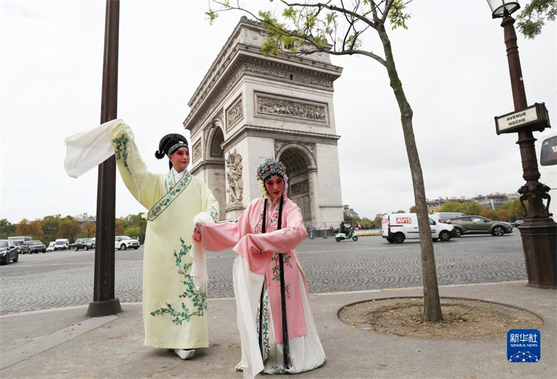 Un incroyable ? flashmob ? de l'opéra kunqu à Paris