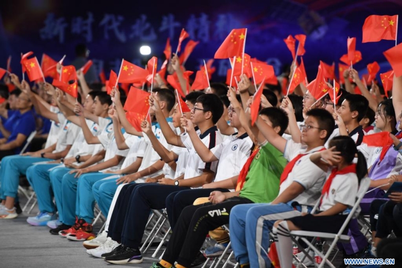 Les astronautes chinois donnent un cours depuis la station spatiale