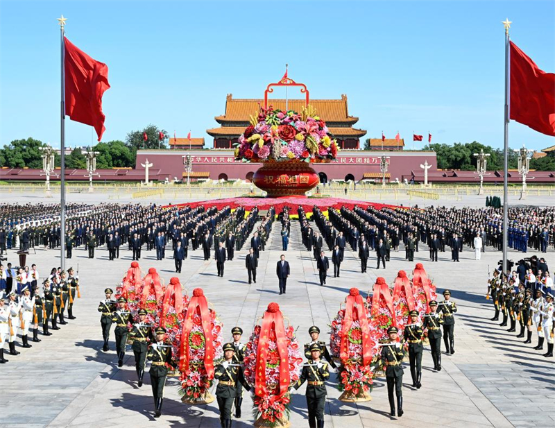 Xi Jinping rend hommage aux héros nationaux à l'occasion de la Journée des martyrs