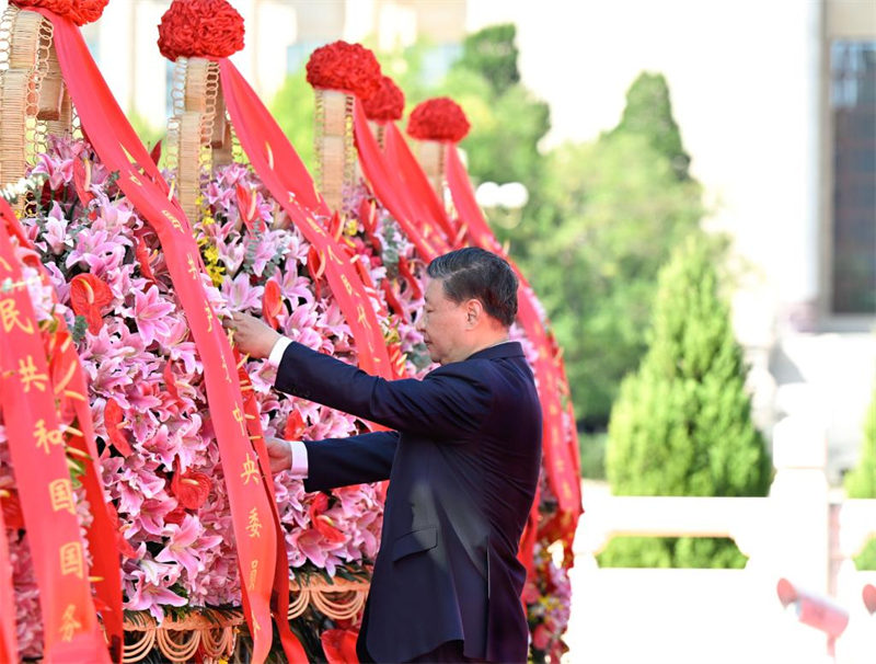 Xi Jinping rend hommage aux héros nationaux à l'occasion de la Journée des martyrs