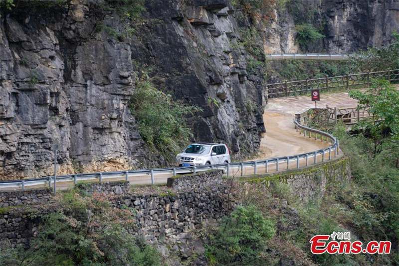 A Chongqing, la route des falaises mène à la prospérité