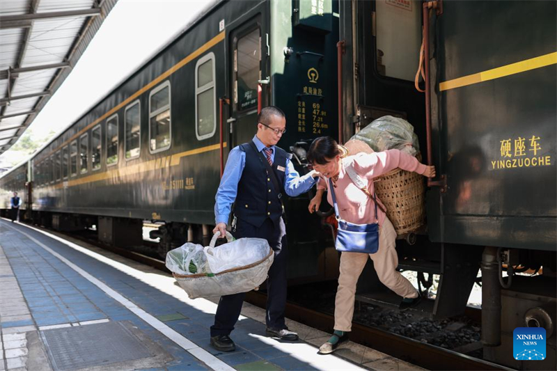 En images : des ? trains lents ? circulent entre Zunyi et Chongqing