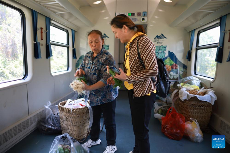 En images : des ? trains lents ? circulent entre Zunyi et Chongqing