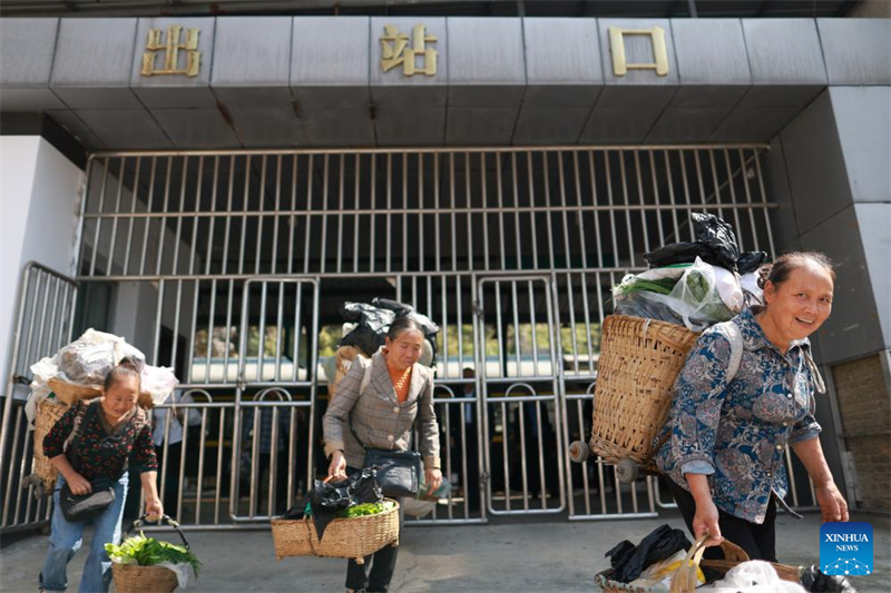 En images : des ? trains lents ? circulent entre Zunyi et Chongqing