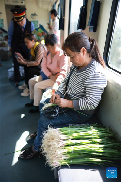 En images : des ? trains lents ? circulent entre Zunyi et Chongqing