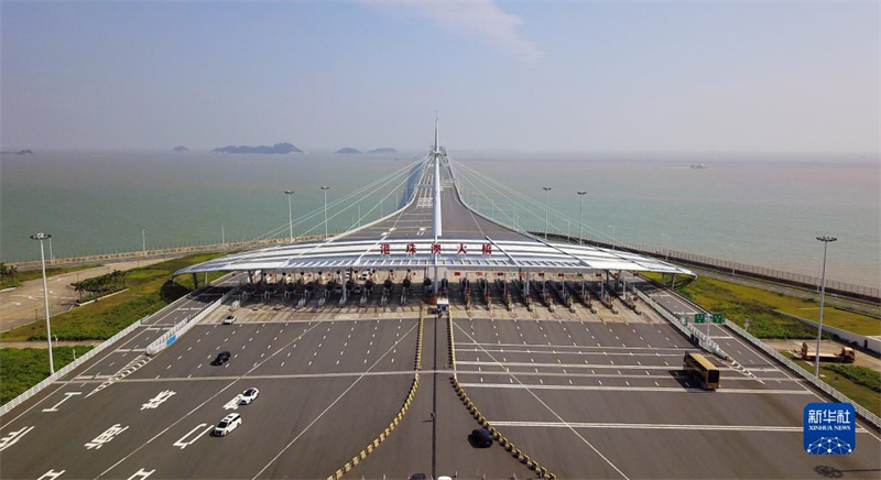 Cinq ans après son ouverture, les arrivées et les départs par le pont maritime Hong Kong-Zhuhai-Macao ont atteint 36 millions