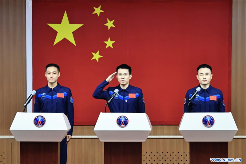 Les astronautes de la mission chinoise Shenzhou-17 rencontrent la presse