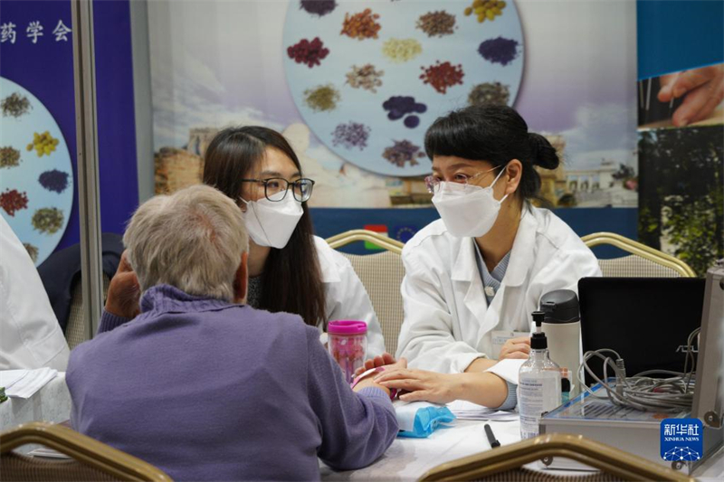 Hongrie : les consultations gratuites de médecine traditionnelle chinoise populaires