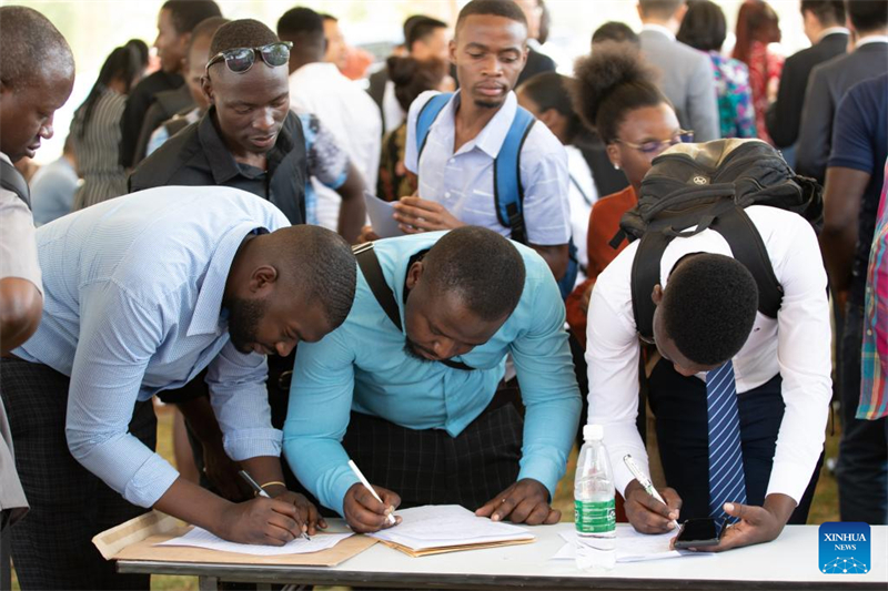 Des entreprises chinoises organisent un salon de l'emploi pour les étudiants zambiens