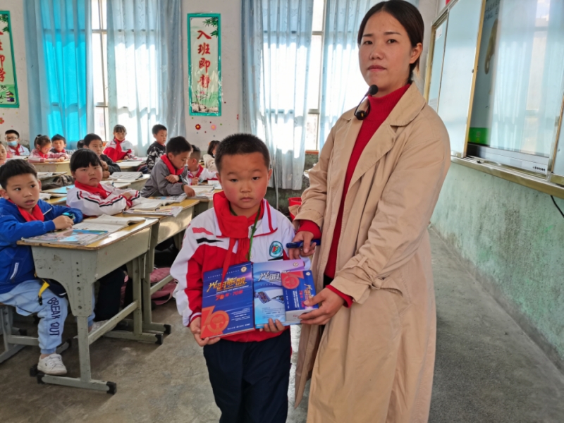 Le ??Cinéma Guangming?? de l'Université de communication de Chine récompensé par un prix international pour ses efforts de lutte contre la pauvreté