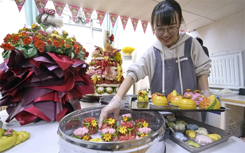 Shandong : la sculpture en pate entre sur le marché