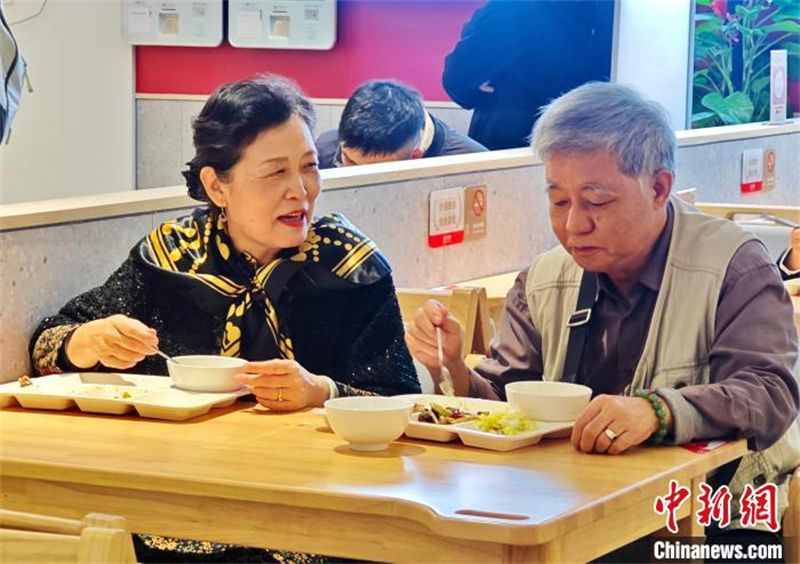 Fujian : la cantine communautaire, une bonne affaire pour les personnes agées de Fuzhou