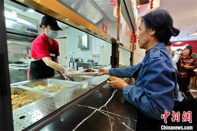 Fujian : la cantine communautaire, une bonne affaire pour les personnes agées de Fuzhou