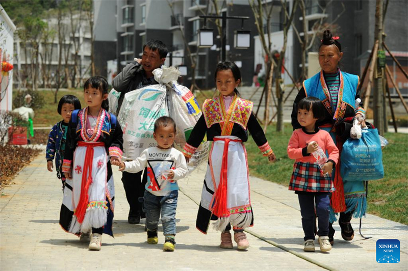 Guizhou : une jeune fille Miao commence une nouvelle vie grace aux efforts de lutte contre la pauvreté