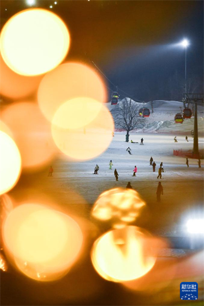 Des Alpes au massif du Changbai, l'économie des sports d'hiver bat son plein