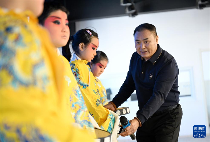 Hebei : l'opéra traditionnel chinois entre sur les campus à Baoding pour transmettre le patrimoine culturel immatériel