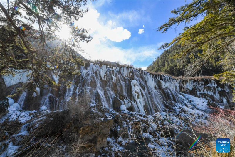 Sichuan : ouverture d'un festival international du tourisme centré sur les cascades gelées dans le Parc national de Jiuzhaigou