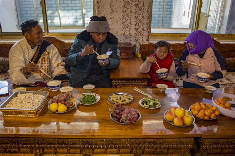 Mise en place d'un système de livraison de fruits et légumes frais dans les villages reculés du Xizang