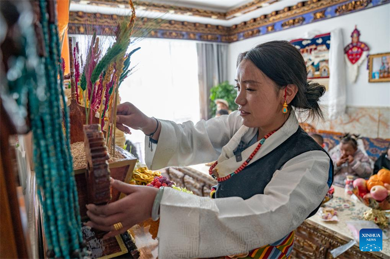 Xizang : les ? mères ? de la maison de protection sociale de Xigaze préparent les célébrations du Nouvel An des agriculteurs pour les enfants