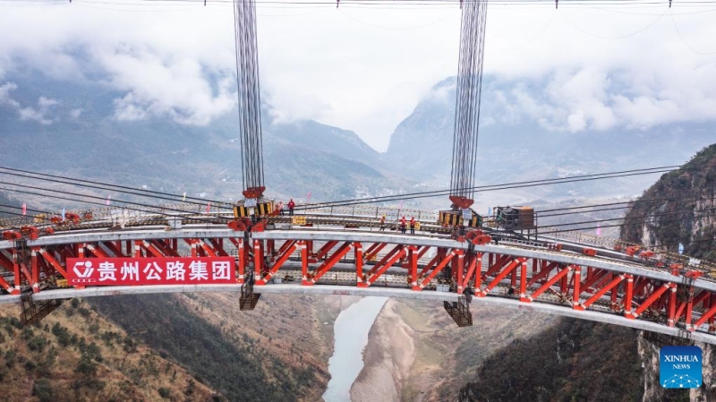 Guizhou : le grand pont de Wumengshan sur l'autoroute Nayong-Qinglong en construction