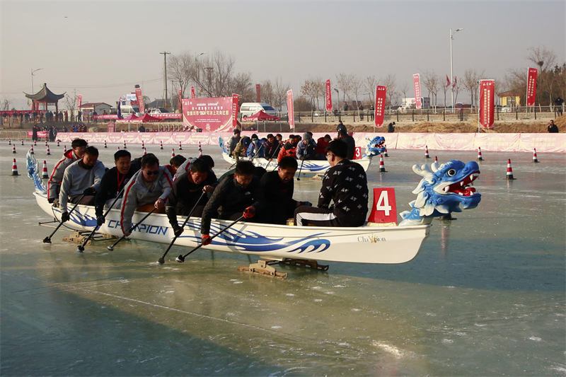 Le Ningxia organise des courses de bateaux-dragons sur glace