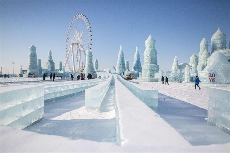 Le Monde de Glace et de Neige de Harbin, capitale de la province du Heilongjiang (nord-est de la Chine). (Wang Bo / Pic.people.com.cn)