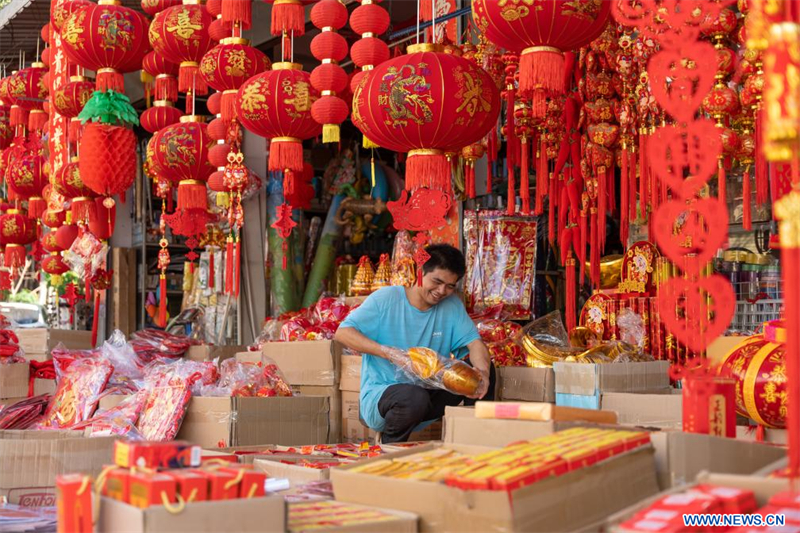 Laos : décorations pour la fête du Printemps à Vientiane