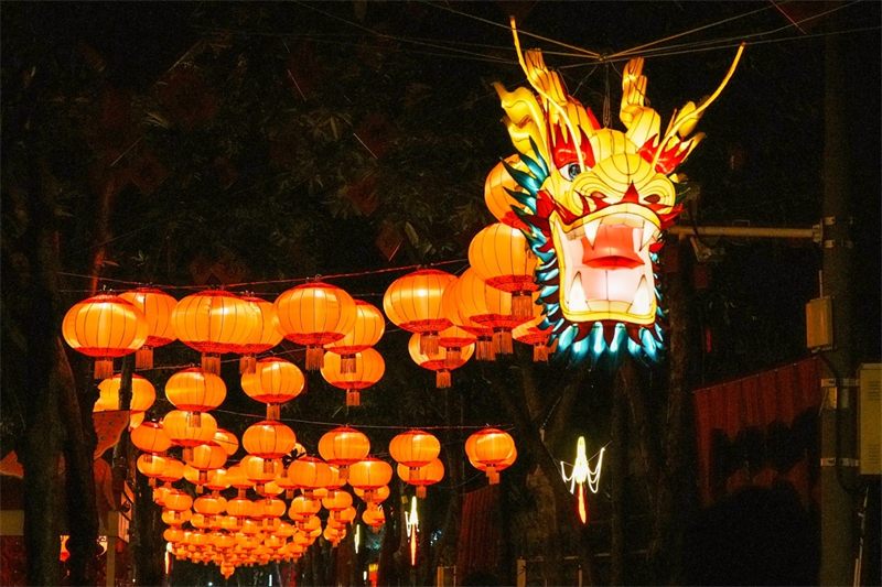 Fujian : l'atmosphère de la Fête du Printemps se répand partout à Xiamen