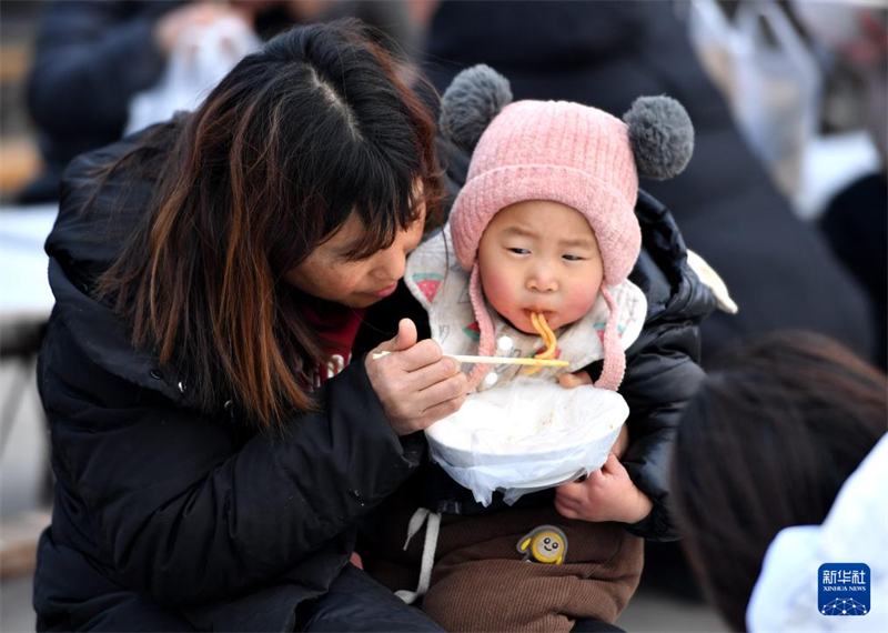 Les Chinois font leurs emplettes pour la fête du Printemps