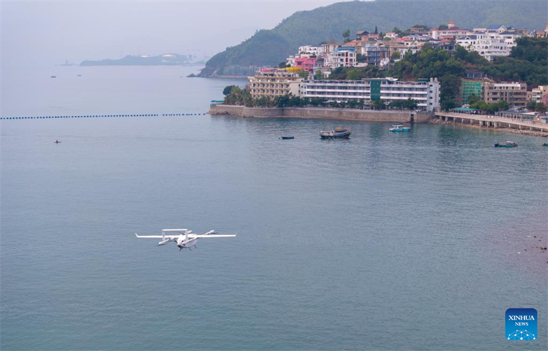 Guangdong : une route de livraison de fruits de mer par drones ouverte à Shenzhen