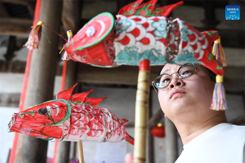 Anhui : histoire en photos d'un héritier du savoir-faire de la fabrication de lanternes en forme de poisson