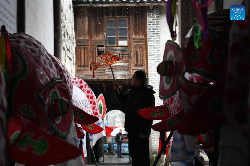 Anhui : histoire en photos d'un héritier du savoir-faire de la fabrication de lanternes en forme de poisson