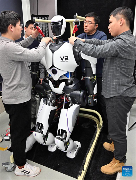 Des robots humano?des font leurs débuts publics à Beijing