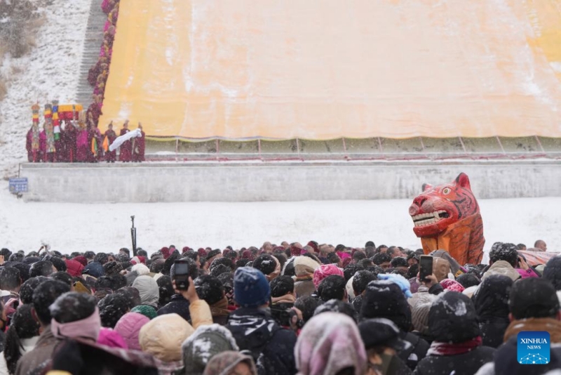 Gansu : une cérémonie du ? soleil du Bouddha ? au monastère Labrang