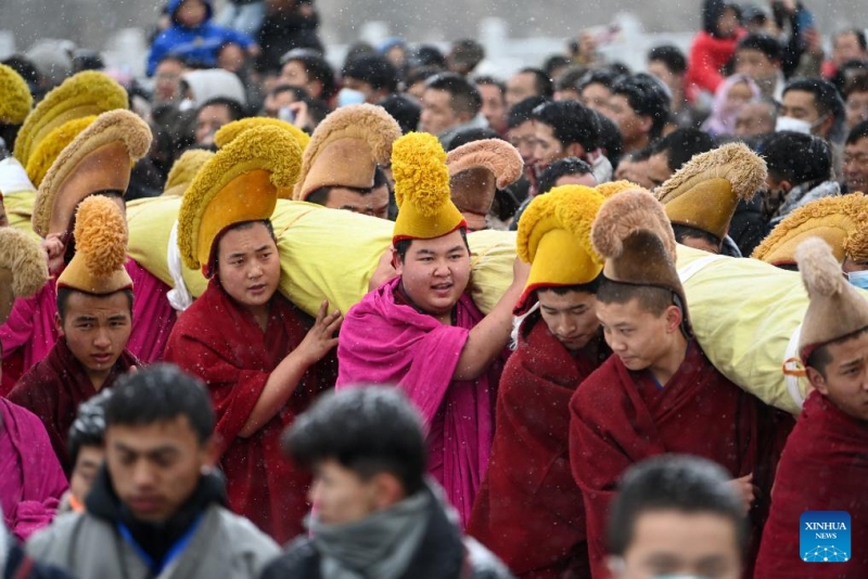 Gansu : une cérémonie du ? soleil du Bouddha ? au monastère Labrang