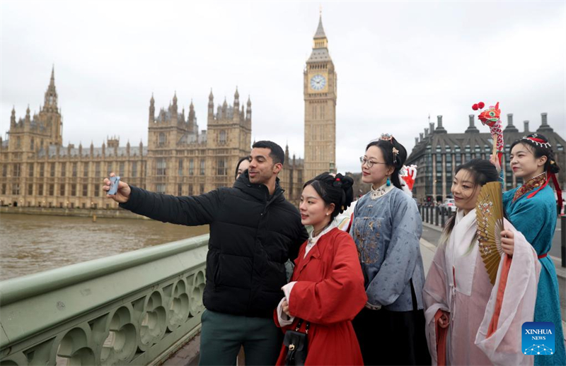 Des amatrices de hanfu montrent le charme de la culture traditionnelle chinoise à Londres