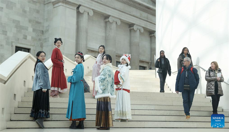 Des amatrices de hanfu montrent le charme de la culture traditionnelle chinoise à Londres