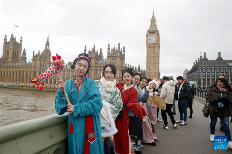 Des amatrices de hanfu montrent le charme de la culture traditionnelle chinoise à Londres