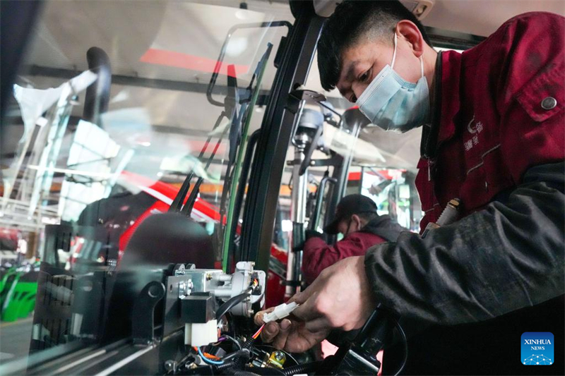 Heilongjiang : les fabricants de machines agricoles travaillent à pleine capacité pour la saison des labours de printemps