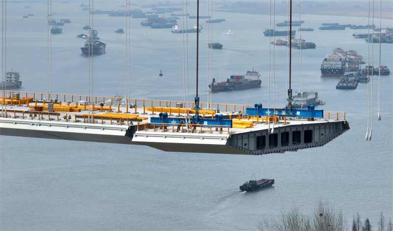 Jiangsu : la construction du pont de Longtan sur le fleuve Yangtsé à Yangzhou est entrée dans une phase d'accélération