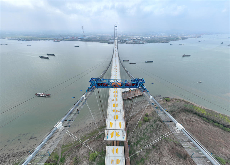 Jiangsu : la construction du pont de Longtan sur le fleuve Yangtsé à Yangzhou est entrée dans une phase d'accélération