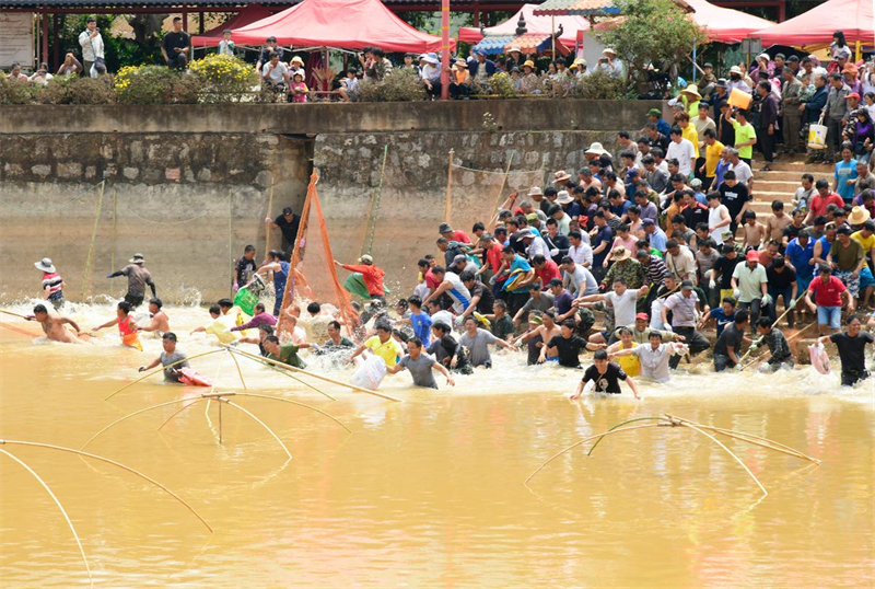 Yunnan : les joies de la pêche à la campagne à Mile