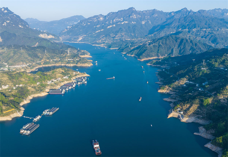 Hubei : la navigation dans les Trois Gorges sur le fleuve Yangtsé à Yichang en forte croissance